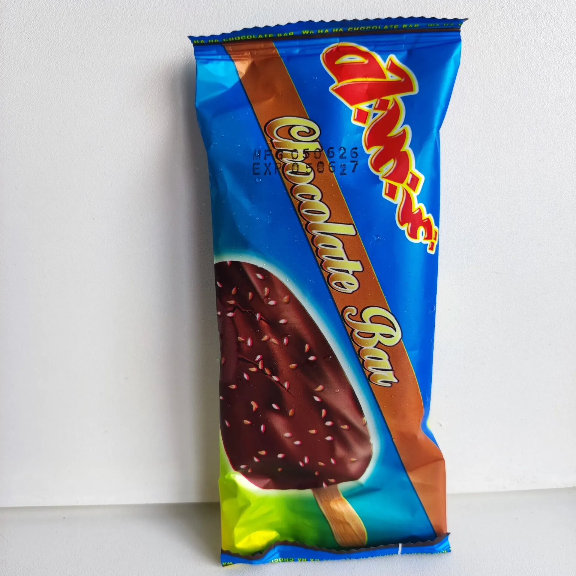 ဝါးဟားဟား chocolate ရေခဲချောင်း